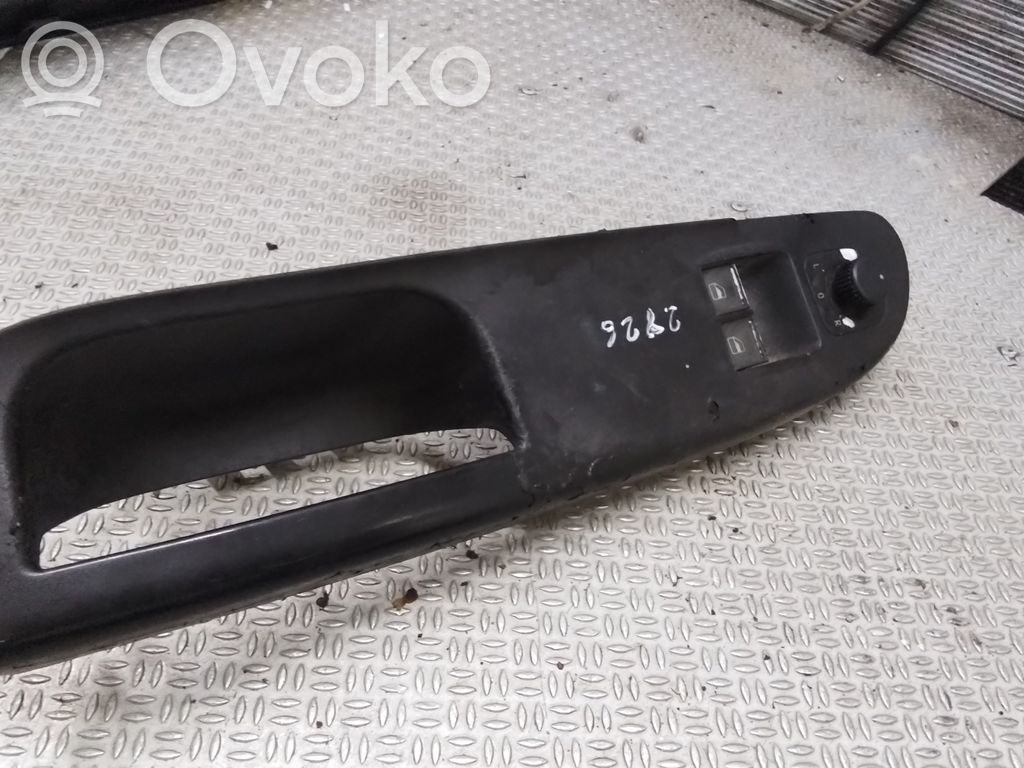 Volkswagen PASSAT B6 Przyciski szyb 