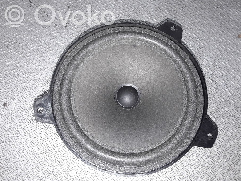 BMW 3 E46 Altavoz de la puerta trasera 