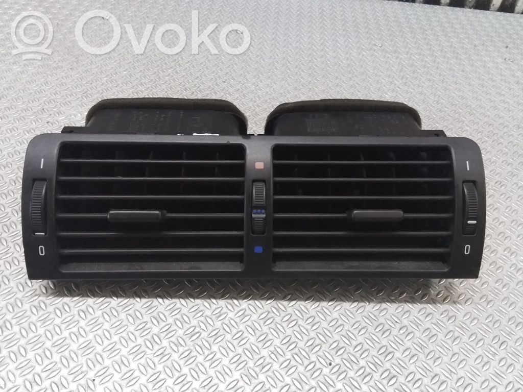 Centrālais gaisa ventilācijas režģis   8391179