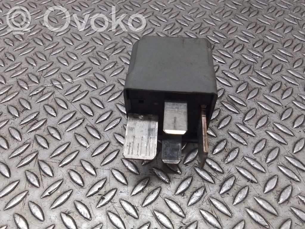 Otros relés   6G9T14B192EA