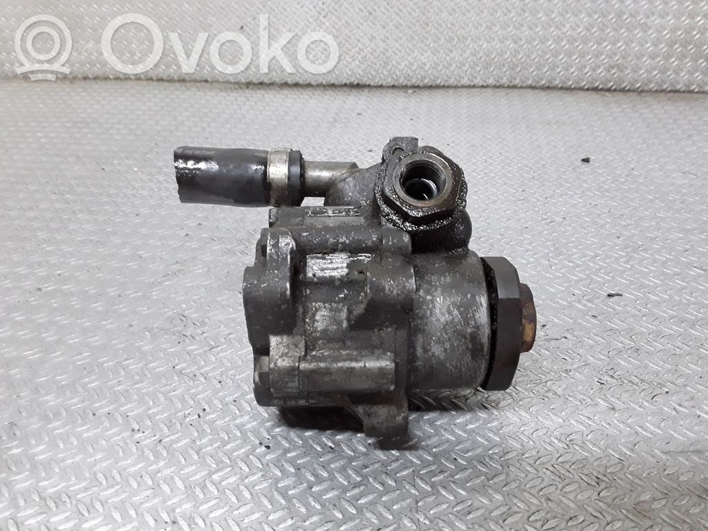 Volkswagen Polo III 6N 6N2 6NF Ohjaustehostimen pumppu 