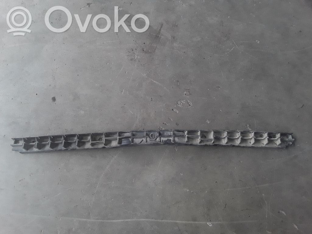 Volkswagen PASSAT B5.5 Soporte de montaje del parachoques trasero 