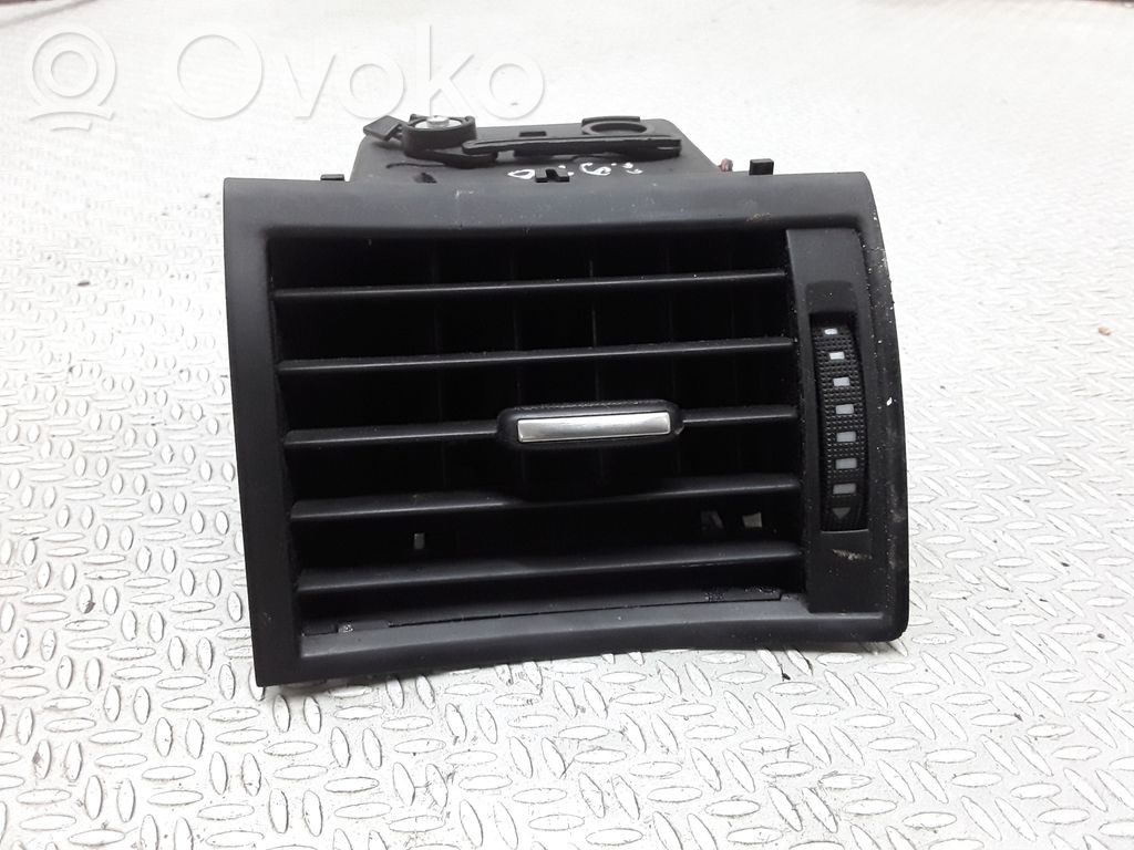 Audi A8 S8 D3 4E Centrinės oro grotelės 