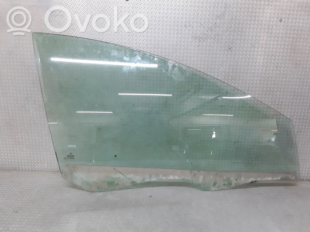 Etuoven ikkunalasi, neliovinen malli