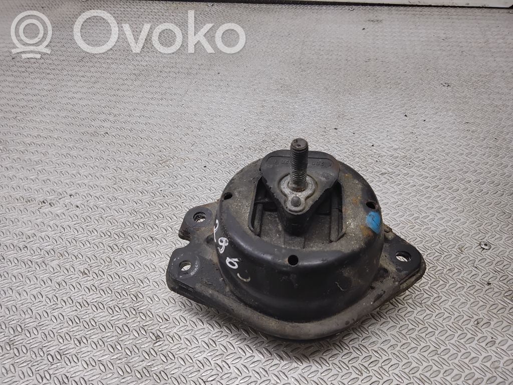 Engine mount bracket   8200052028C