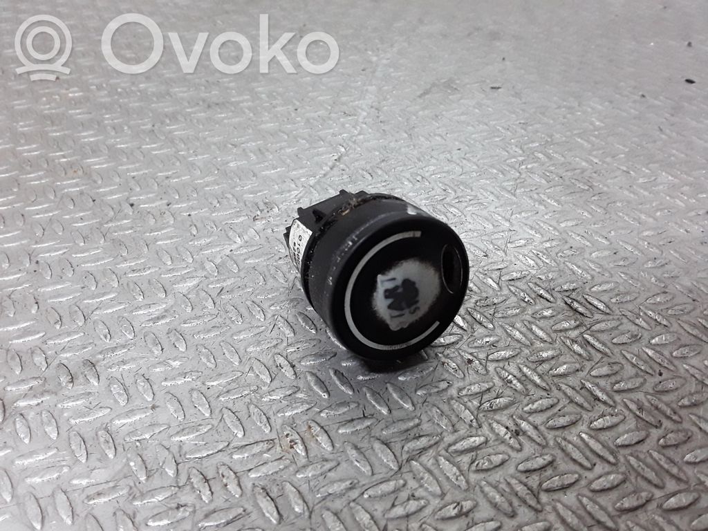 Engine start stop button switch   8200004282