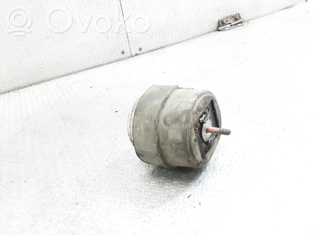 Audi A4 S4 B6 8E 8H Wspornik / Mocowanie silnika 