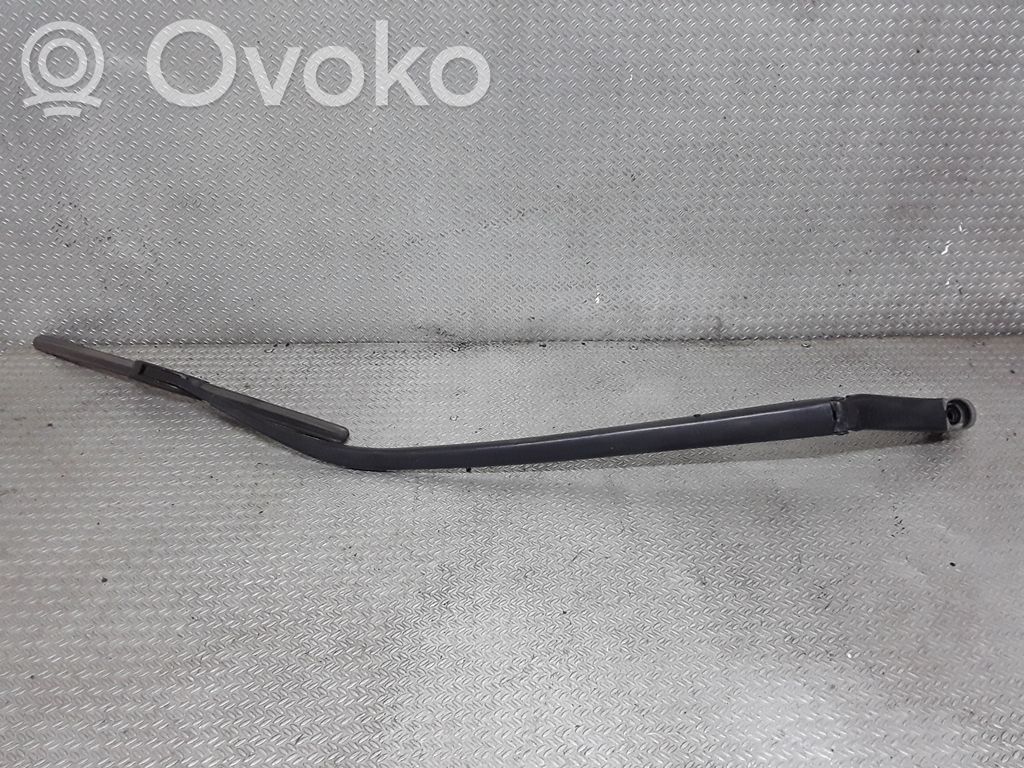 Windshield/front glass wiper blade