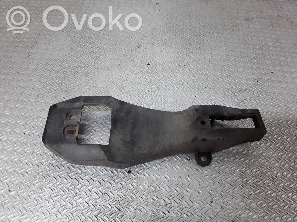 Mazda CX-7 Takaoven ulkokahvan kehys 