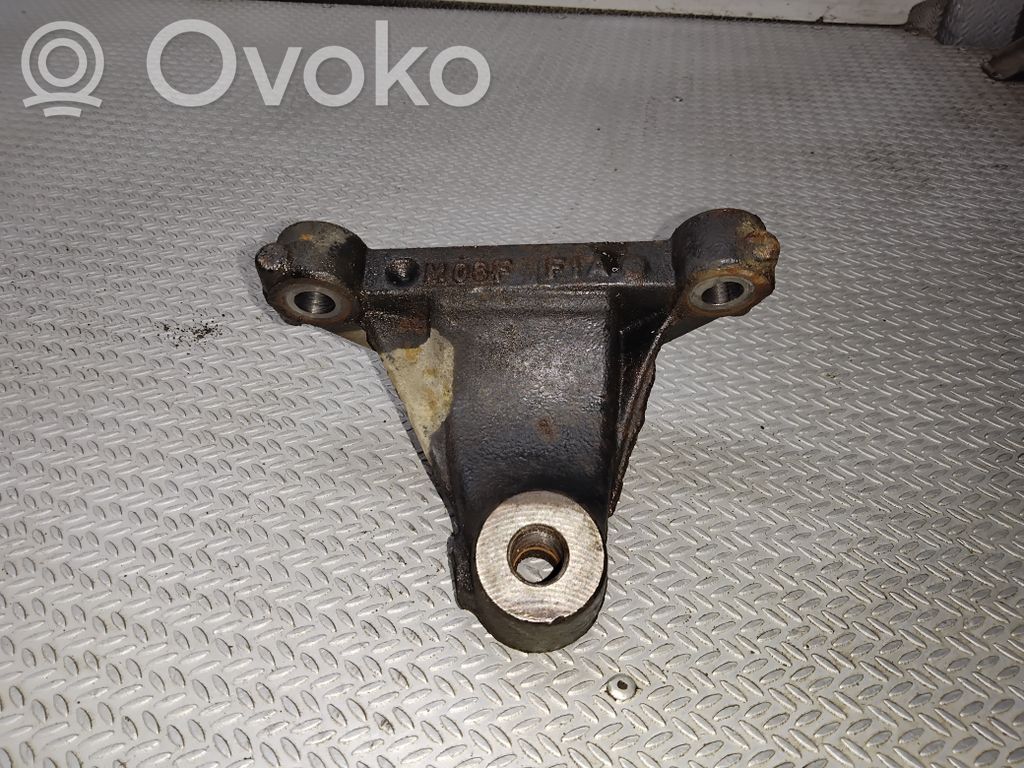 Engine mounting bracket   8200404276,93853922