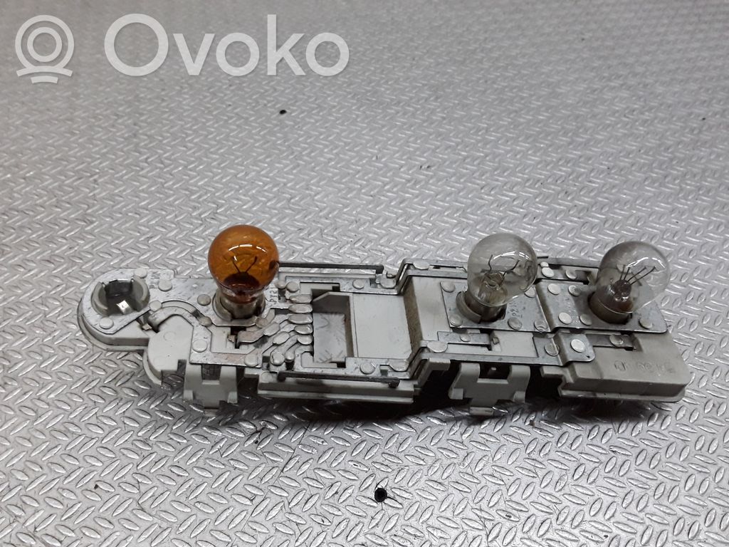 Porte ampoule de feu arrière