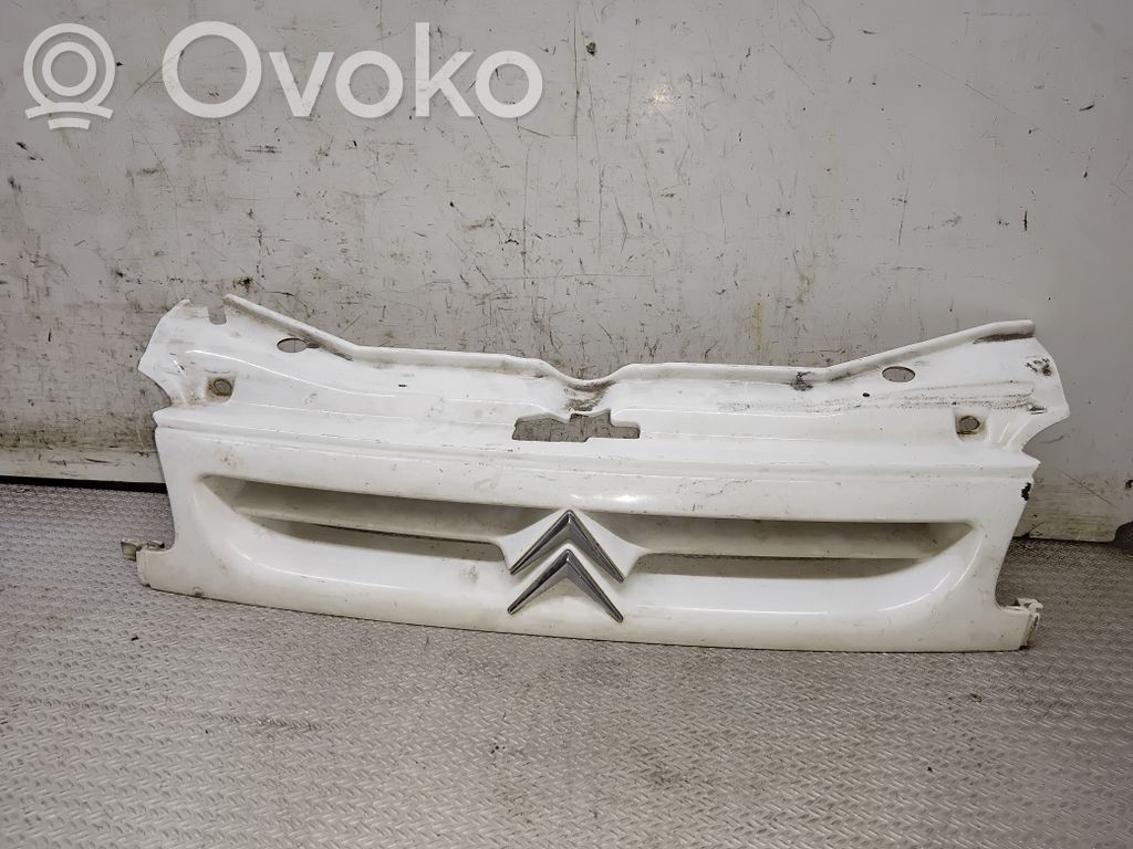 Citroen Berlingo Etupuskurin ylempi jäähdytinsäleikkö 