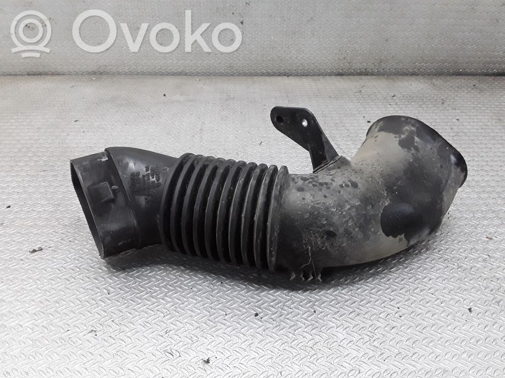 Air intake duct part   7790056