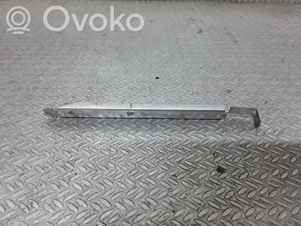 Volvo V50 Support phare frontale