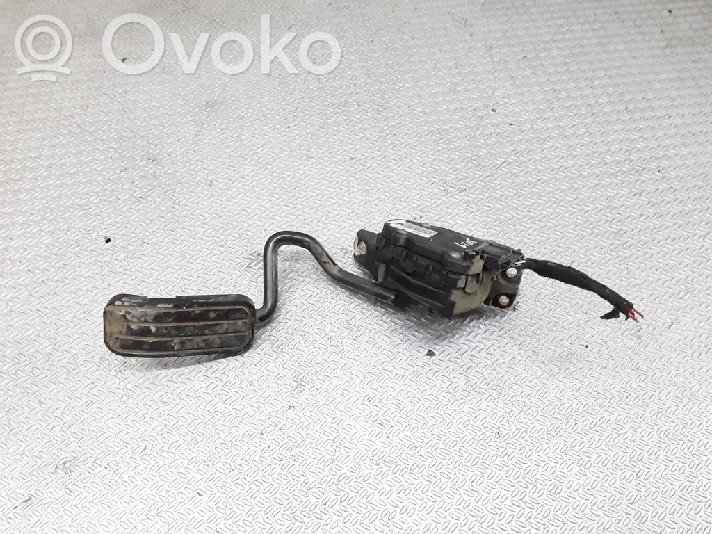 Akceleratoriaus pedalas   7M4721603B