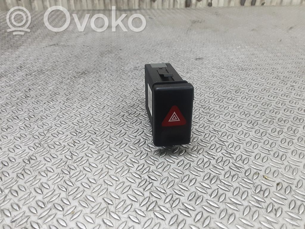 Avārijas lukturu slēdzis   7M5953235A