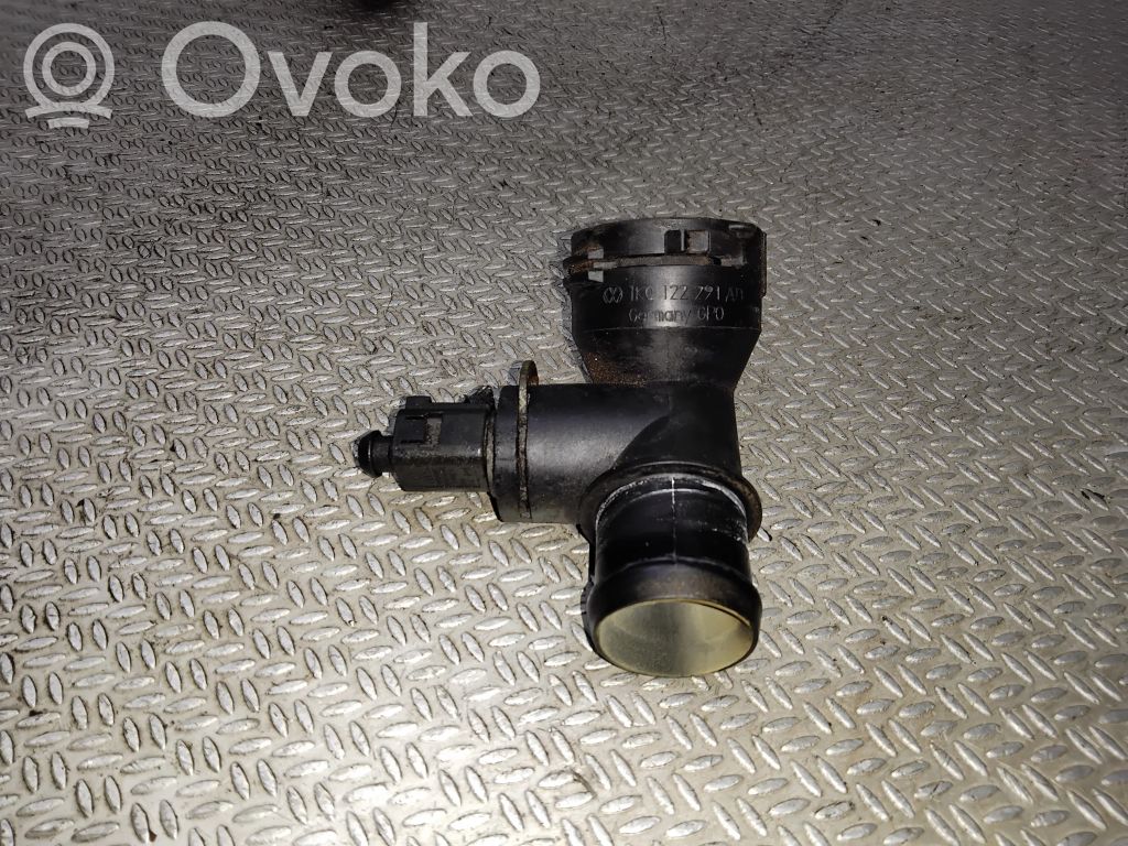 Skoda Octavia Mk2 (1Z) Conductă/furtun lichid de răcire motor 