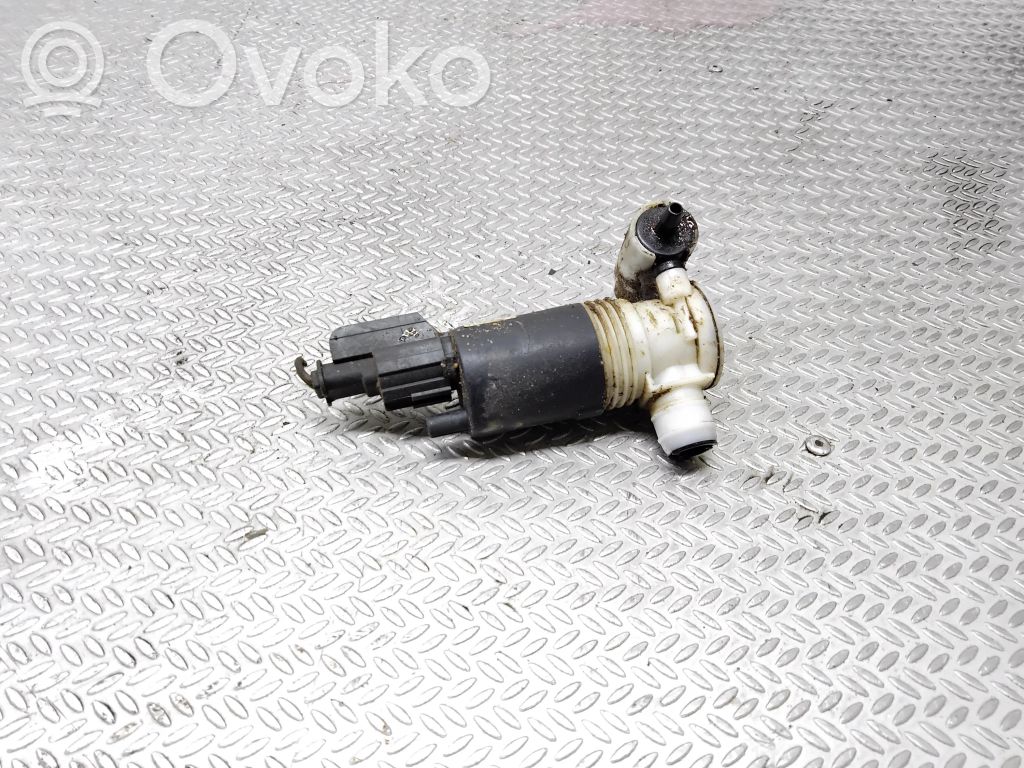 Dodge Durango Windscreen/windshield washer pump 