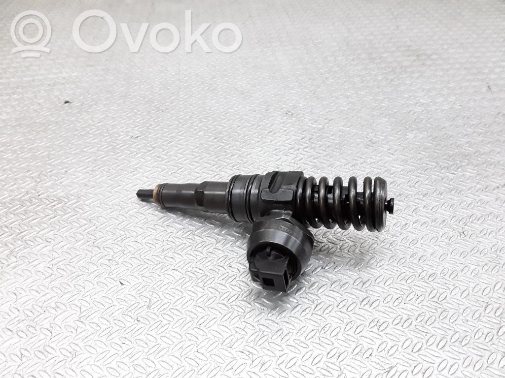 Injektor Einspritzdüse   038130073AJ