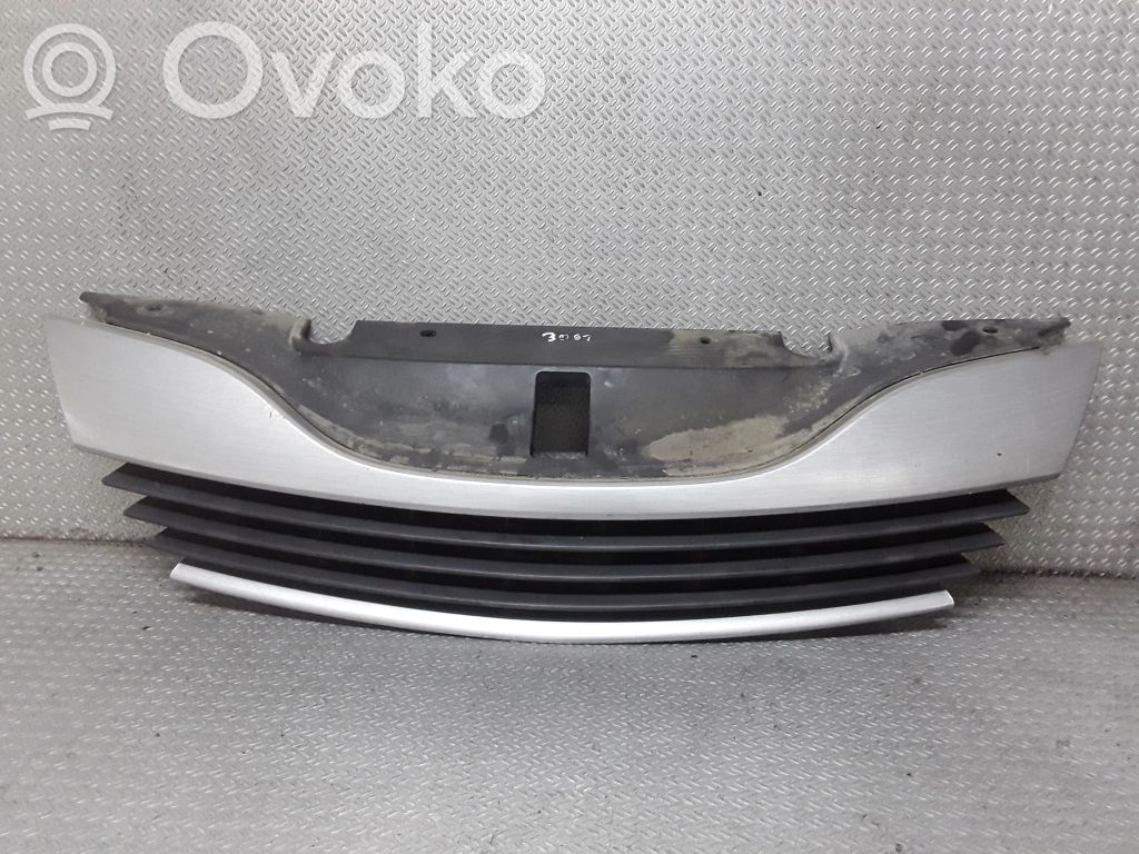 Renault Laguna II Maskownica / Grill / Atrapa górna chłodnicy
