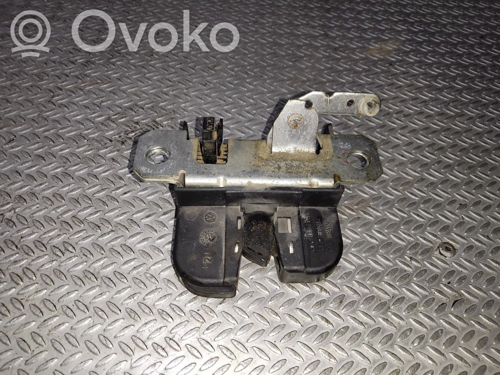Volkswagen Polo Takaluukun/tavaratilan lukon vastakappale 