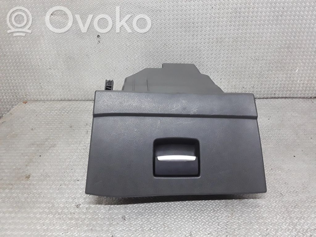 Glove box set   7S71A06010