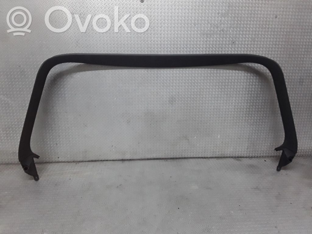 Moldura de la puerta trasera   8E9867973A