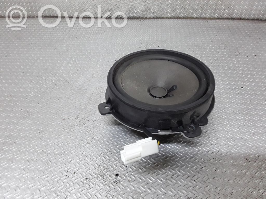Chevrolet Captiva Takaoven kaiutin 