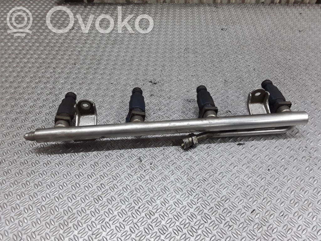 Wtryskiwacze / Komplet   06B133317B