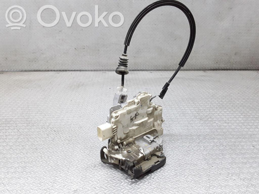 Volkswagen PASSAT B6 Etuoven lukko 