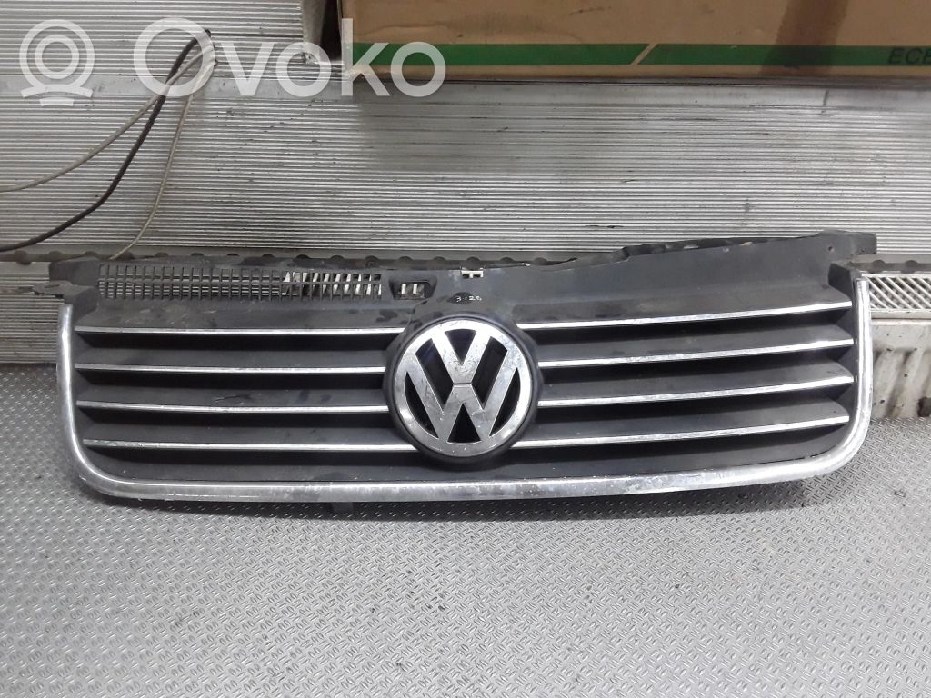 Volkswagen PASSAT B5.5 Maskownica / Grill / Atrapa górna chłodnicy 