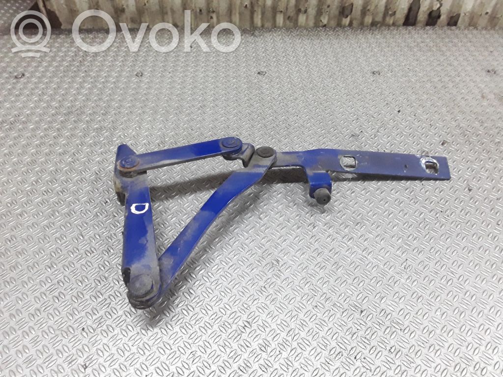 Engine bonnet/hood hinges