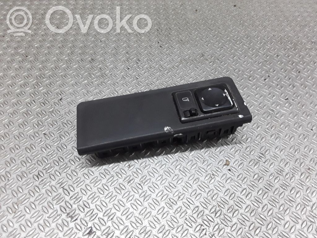 Wing mirror switch