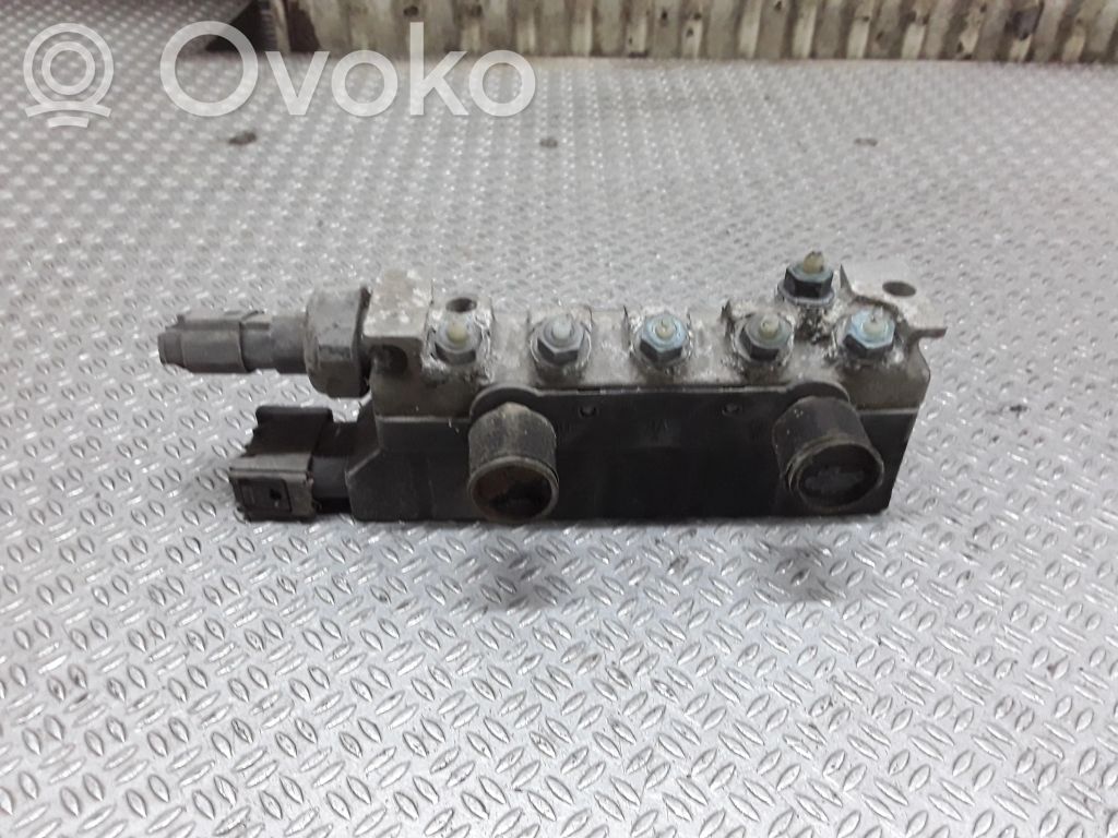 Mercedes-Benz S W220 Blocco valvola della sospensione pneumatica 