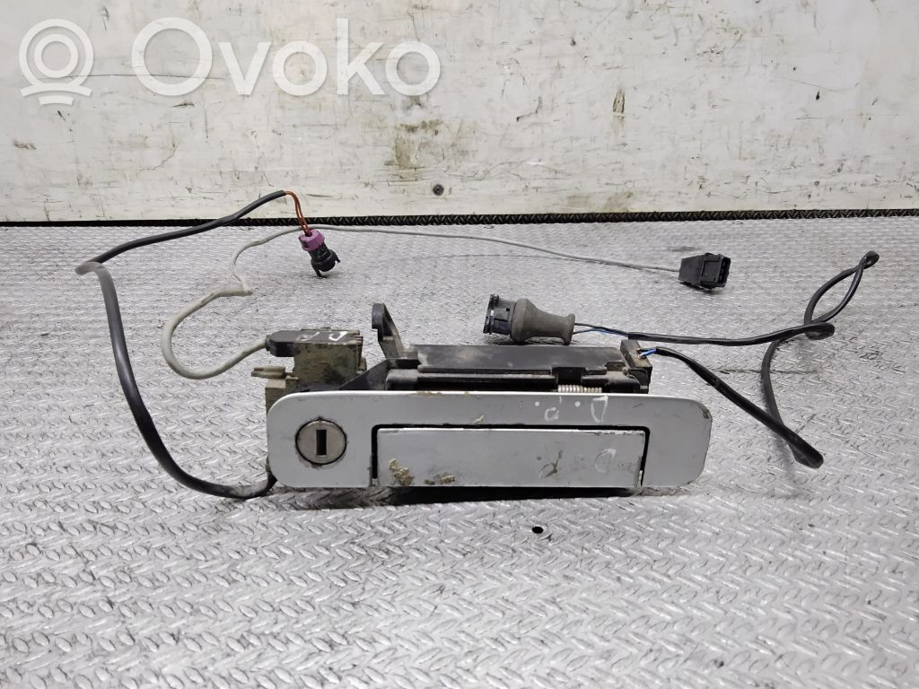 Etuoven ulkokahva   4A0837206D,4A0837206E,4A0837206F
