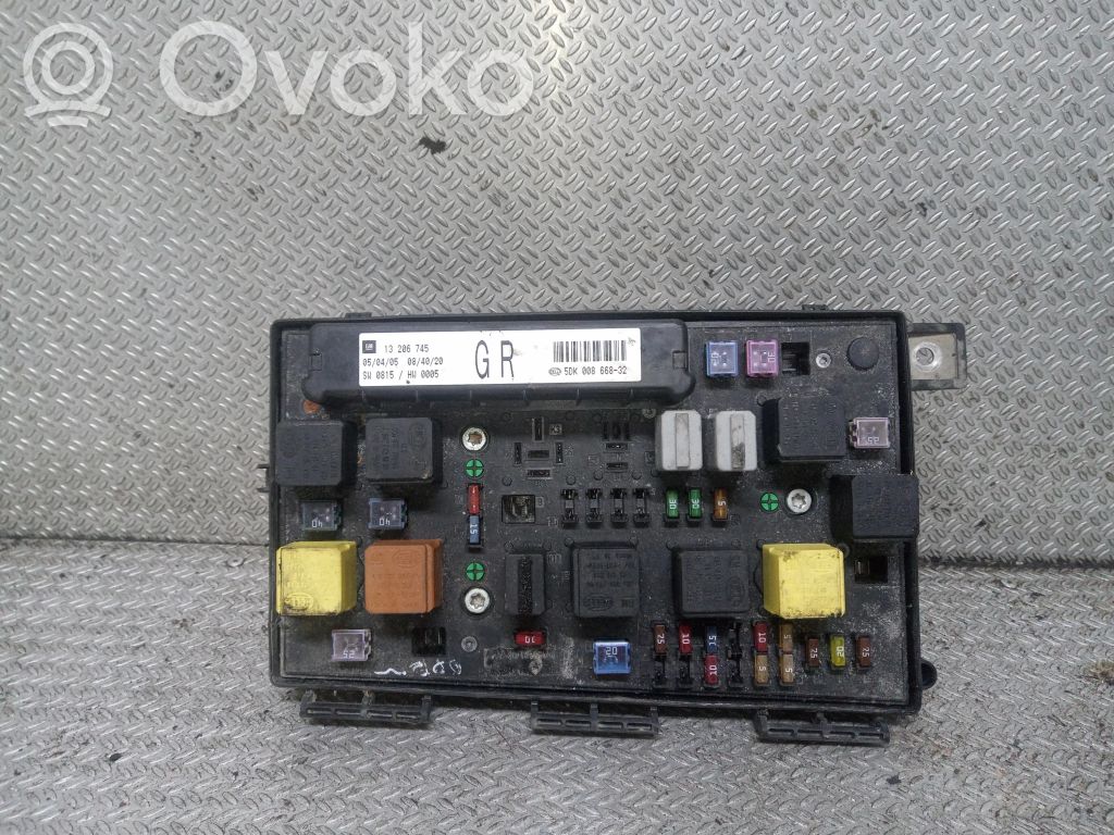 Opel Astra H Fuse module 