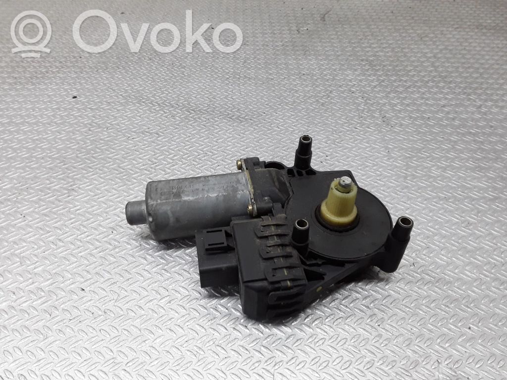 Audi A4 S4 B5 8D Motorino alzacristalli della portiera anteriore