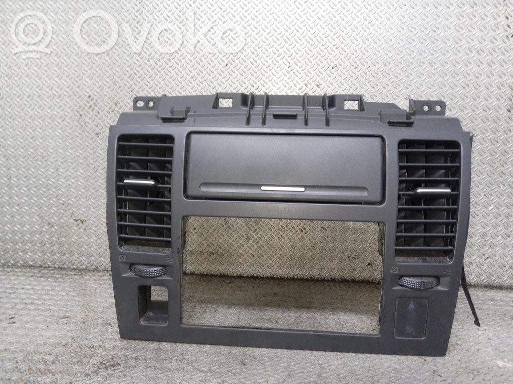 Nissan Tiida C11 Rejilla de ventilación central del panel 