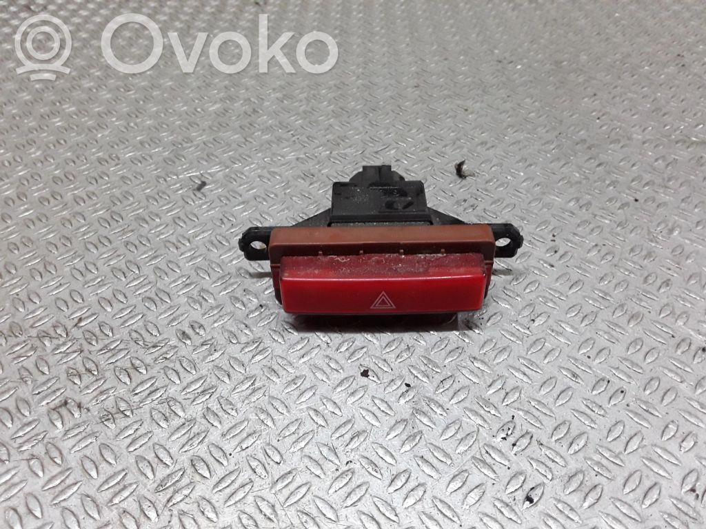 Przycisk świateł awaryjnych   M27745