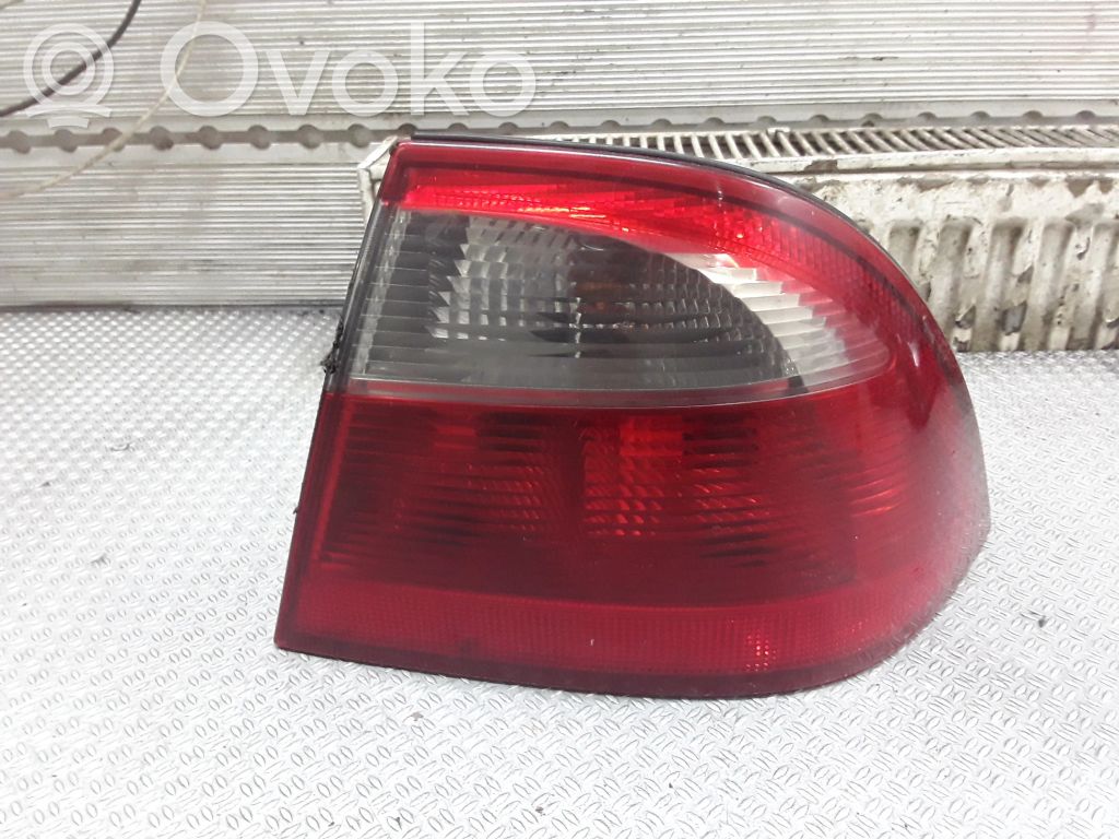 Saab 9-5 Aizmugurējais lukturis virsbūvē 