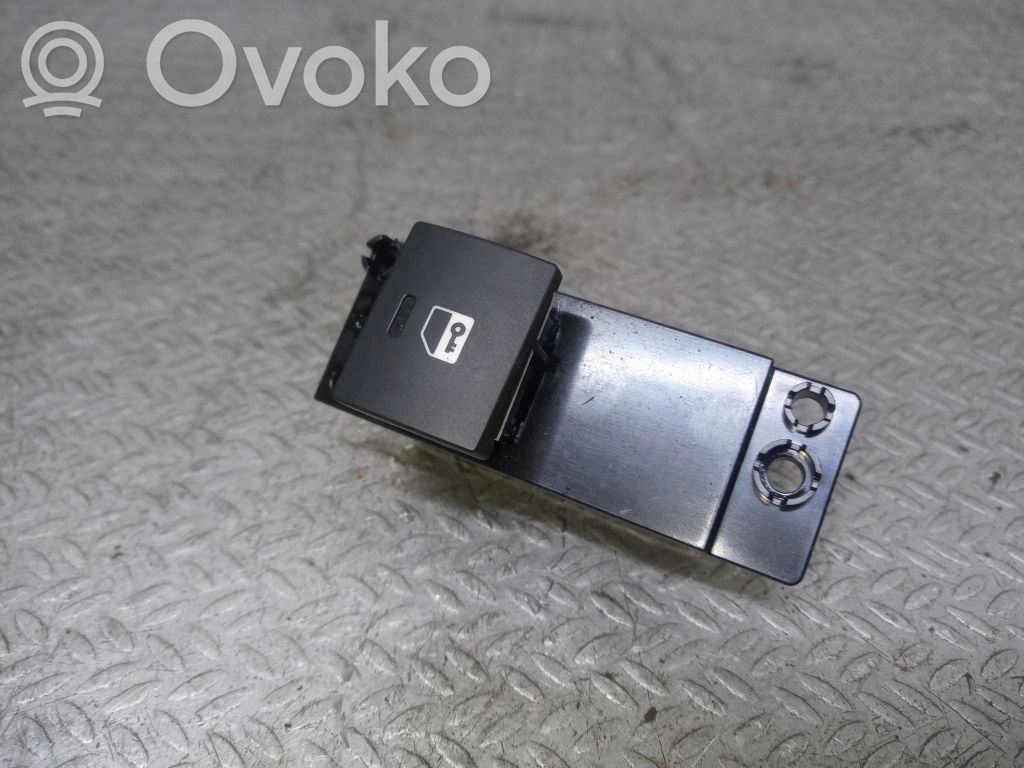 Central locking switch button   937001P050
