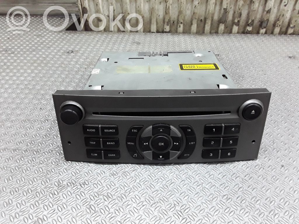 Radio/CD/DVD/GPS-pääyksikkö