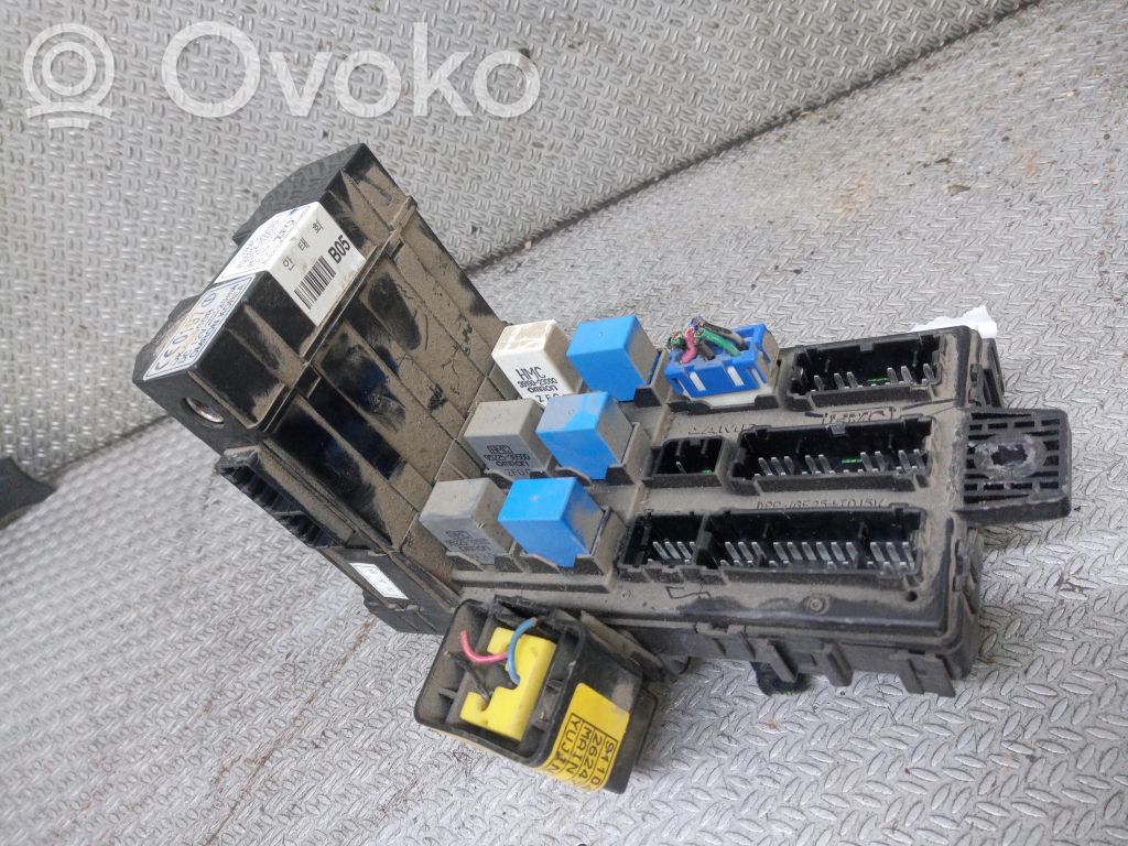Hyundai Santa Fe Fuse module 
