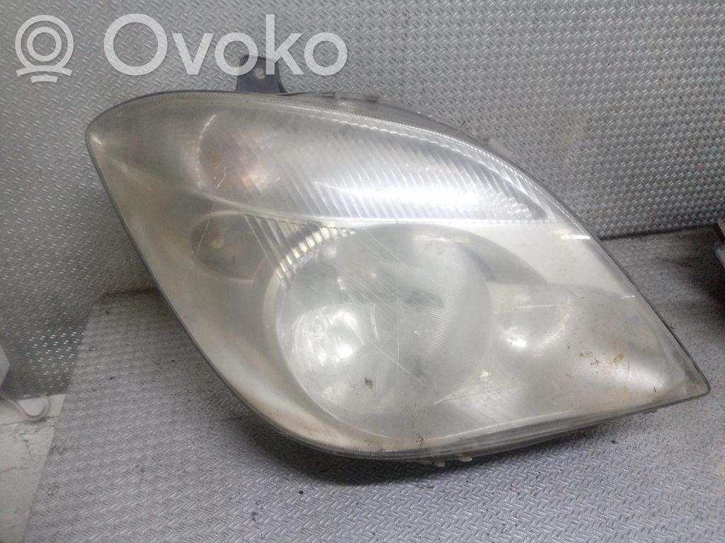 Mercedes-Benz Sprinter W906 Lampa przednia 