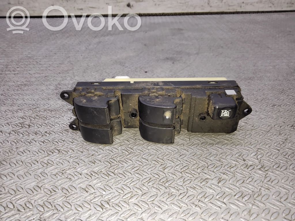 Mitsubishi Grandis Electric window control switch 
