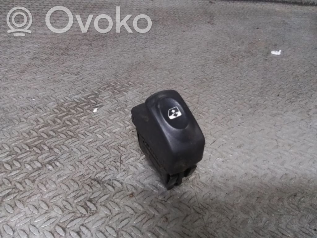 Renault Thalia I Electric window control switch 