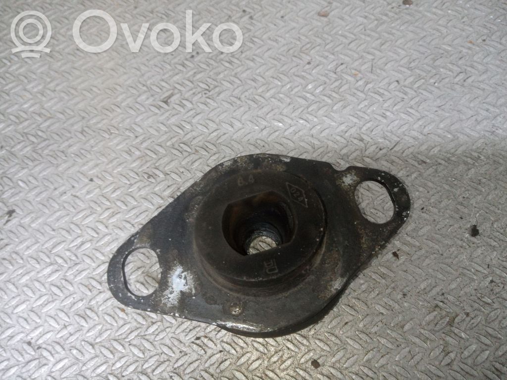 Renault Thalia II Engine mount bracket 