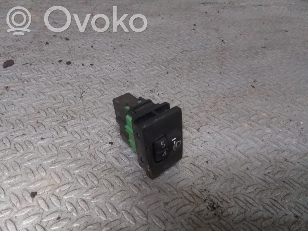 Headlight level height control switch   841520D080