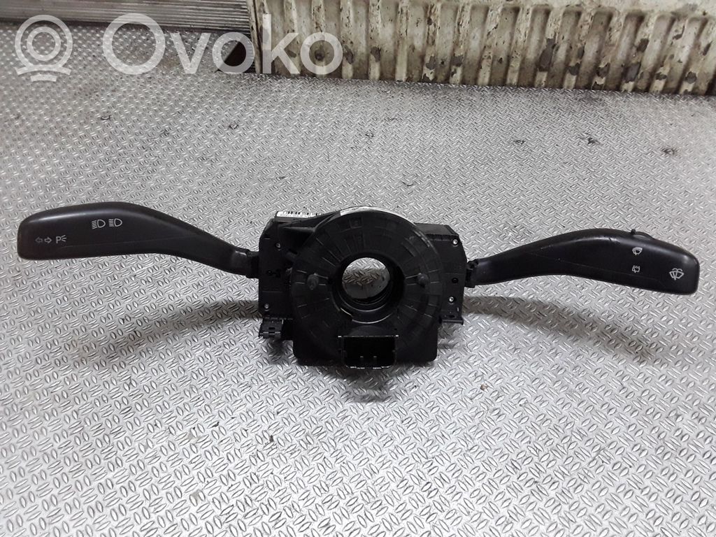 Volkswagen Polo IV 9N3 Bloc semnalizator și ștergător parbriz 