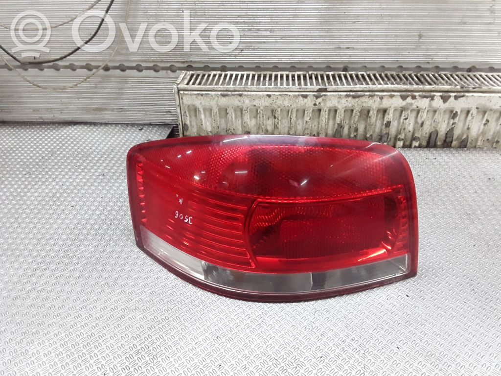Rear/tail lights   8P0945095